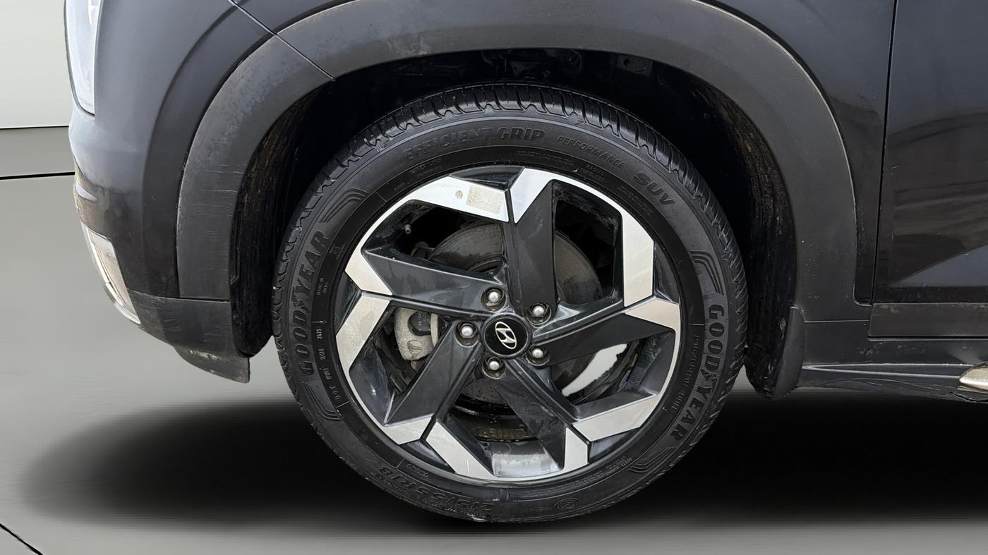 2022 Hyundai ALCAZAR PLATINUM(O) 6STR 1.5 AT, Diesel, Automatic, 1,15,752 km, Left Front Wheel