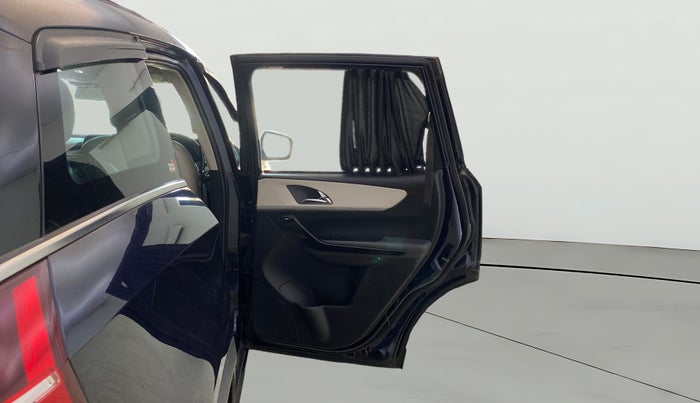 2022 Mahindra XUV700 AX 7 LUXURY D MT 7 STR, Diesel, Manual, 39,656 km, RHS Rear Door