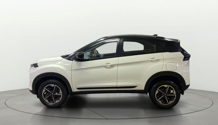 2024 Tata NEXON FEARLESS + SUNROOF AMT DUAL TONE 1.5 DIESEL, Diesel, Automatic, 39,493 km, Left Side