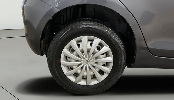 2016 Maruti Swift LXI, Petrol, Manual, 57,386 km, Right Rear Wheel
