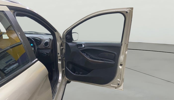 2018 Ford FREESTYLE TITANIUM 1.2 PETROL, Petrol, Manual, 90,419 km, RHS Front Door