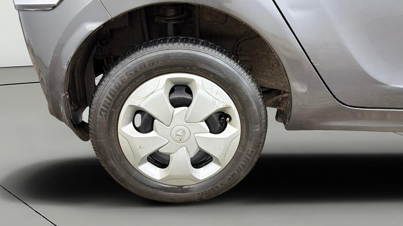 2022 Tata Tiago XT CNG, CNG, Manual, 33,279 km, Right Rear Wheel