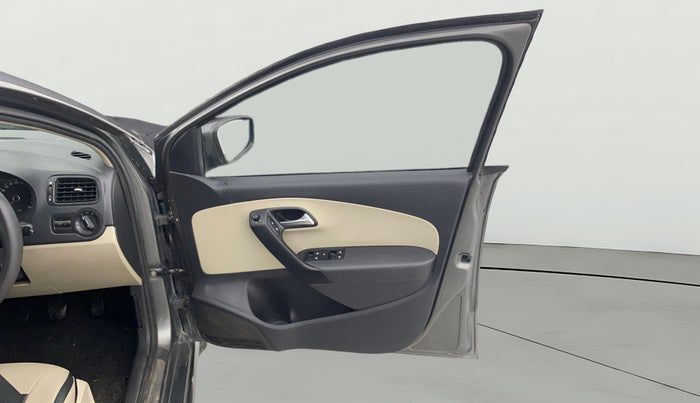 2013 Volkswagen Polo COMFORTLINE 1.2L, Diesel, Manual, 1,22,329 km, RHS Front Door