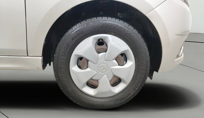 2018 Tata Tiago XZ PETROL, Petrol, Manual, 73,906 km, Right Front Wheel