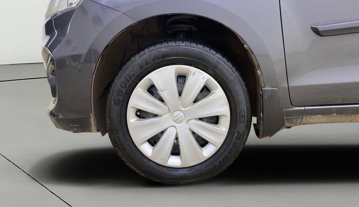 2016 Maruti Ertiga VXI, Petrol, Manual, 35,044 km, Left Front Wheel