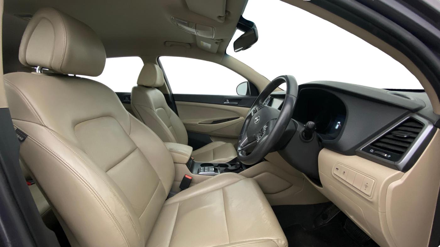 2017 Hyundai Tucson GLS 2WD AT DIESEL, Diesel, Automatic, 43,291 km, Right Side Front Door Cabin