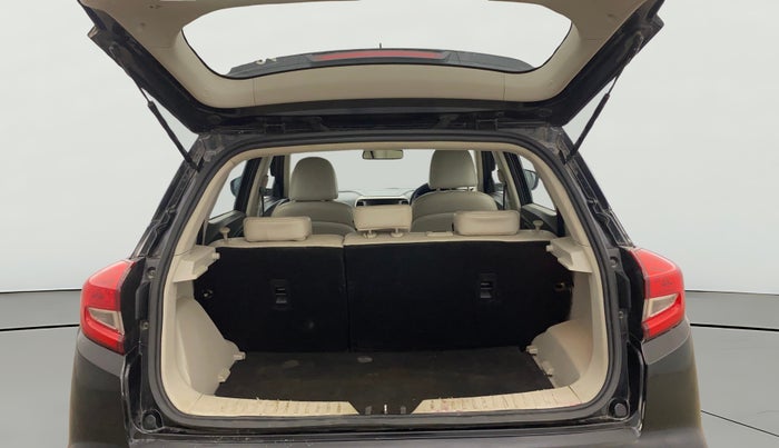 2020 Mahindra XUV300 W8 (O) 1.2 PETROL, Petrol, Manual, 1,04,286 km, Boot Open Zoomed View
