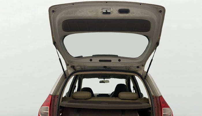 2013 Hyundai i10 SPORTZ 1.2, CNG, Manual, 96,631 km, Boot Door Open