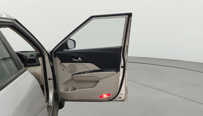 2019 Mahindra XUV300 W8 (O) 1.2 PETROL, Petrol, Manual, 62,636 km, RHS Front Door