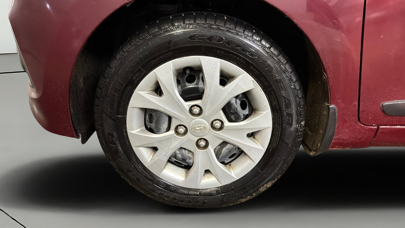 2016 Hyundai Grand i10 SPORTZ 1.2 KAPPA VTVT, Petrol, Manual, 74,786 km, Left Front Wheel