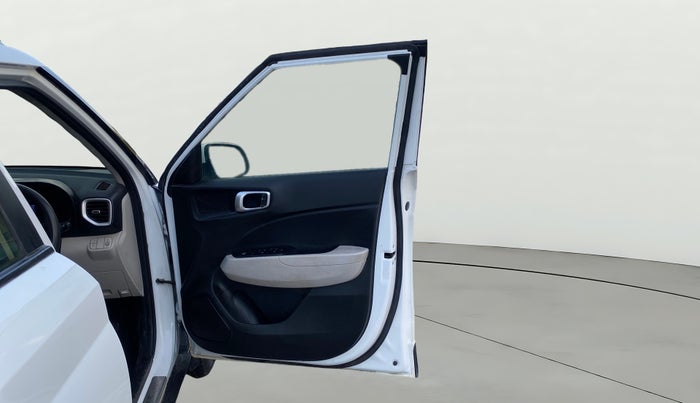 2023 Hyundai VENUE S 1.2, CNG, Manual, 80,351 km, RHS Front Door