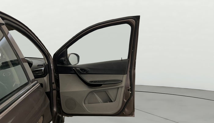 2017 Tata Tiago XT PETROL, CNG, Manual, 93,663 km, RHS Front Door