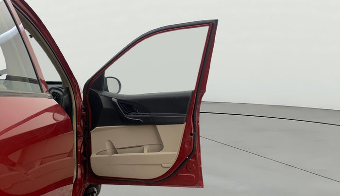 2016 Mahindra XUV500 W4, Diesel, Manual, 1,02,852 km, RHS Front Door