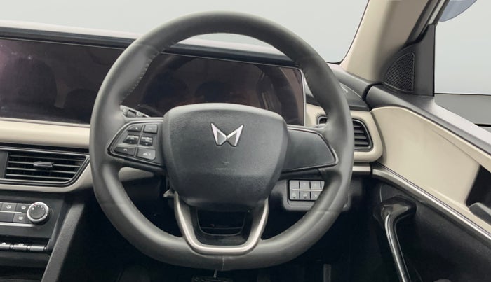 2023 Mahindra XUV700 AX 5 P AT 5 STR, Petrol, Automatic, 14,466 km, Steering Wheel Close Up