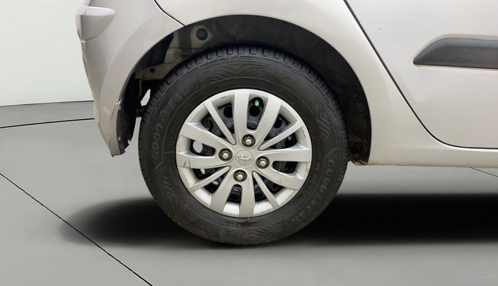 2014 Hyundai i10 SPORTZ 1.1, Petrol, Manual, 1,11,771 km, Right Rear Wheel