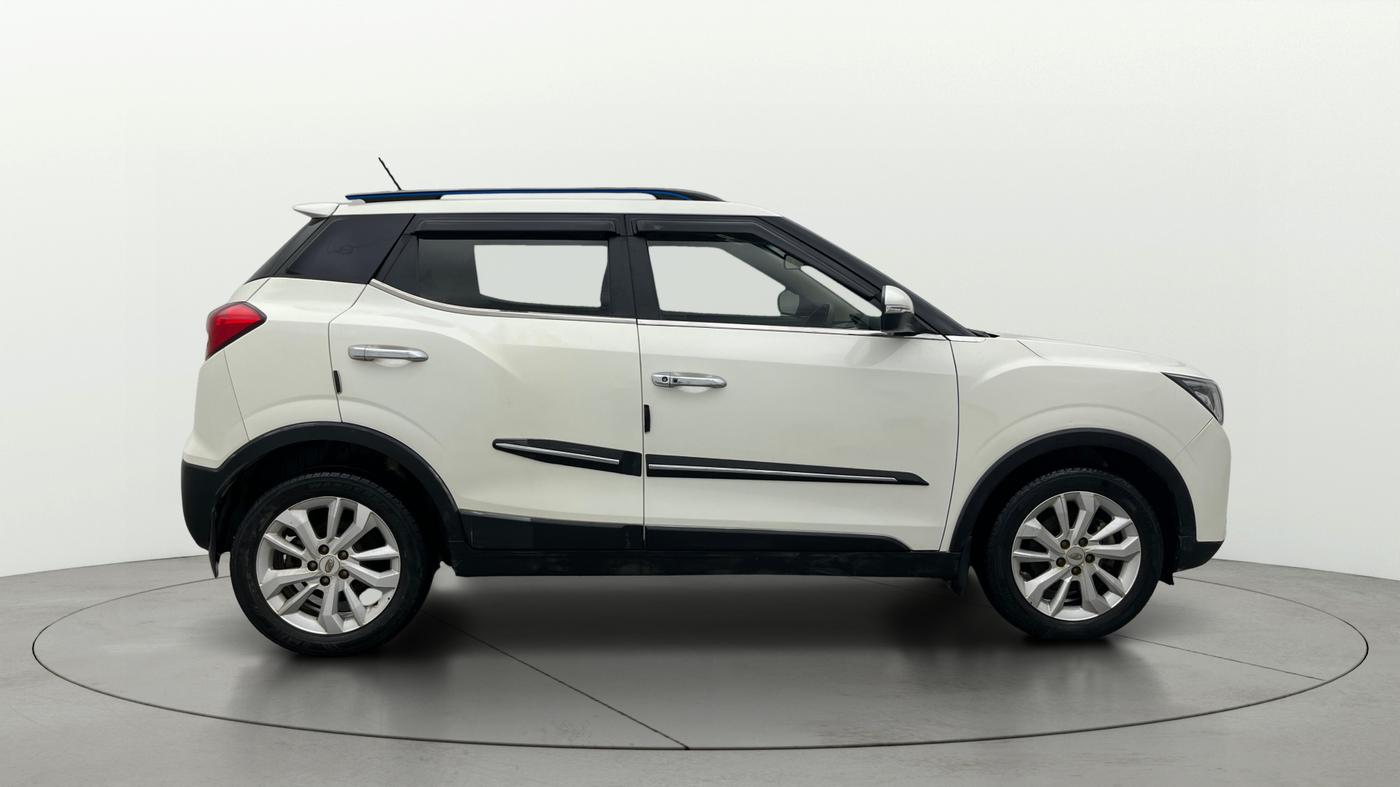 2022 Mahindra XUV300 W8 1.5 DIESEL, Diesel, Manual, 44,851 km, Right Side View