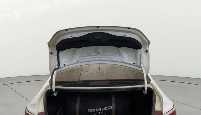 2015 Hyundai Verna FLUIDIC 4S 1.6 VTVT S, CNG, Manual, 71,738 km, Boot Door Open