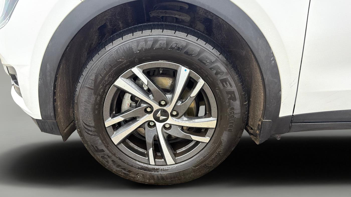 2025 Mahindra XUV700 AX 5 P AT 5 STR, Petrol, Automatic, 3,138 km, Left Front Wheel