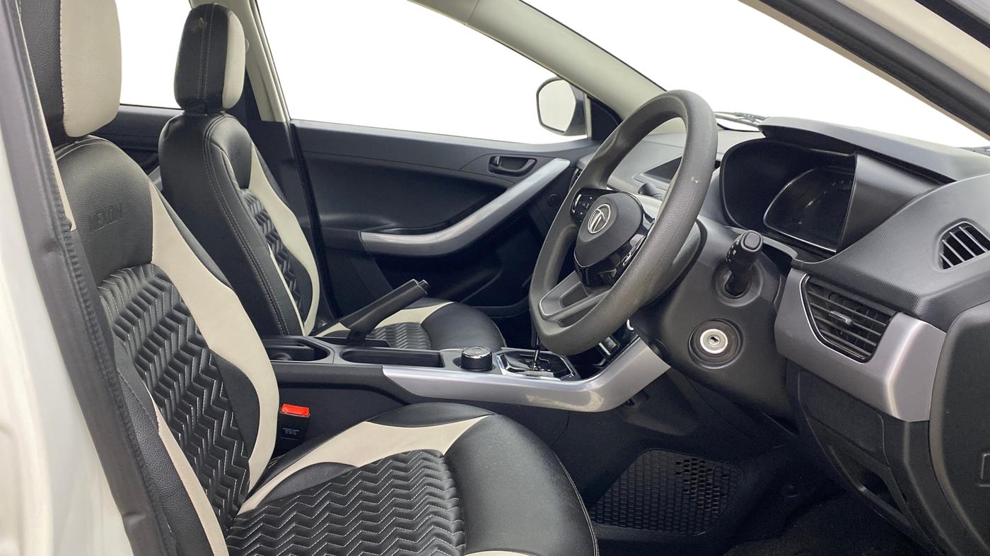 2022 Tata NEXON XMA SUNROOF PETROL, Petrol, Automatic, 14,378 km, Right Side Front Door Cabin