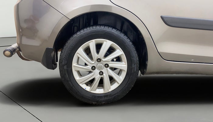 2015 Maruti Swift Dzire ZXI, Petrol, Manual, 1,37,216 km, Right Rear Wheel