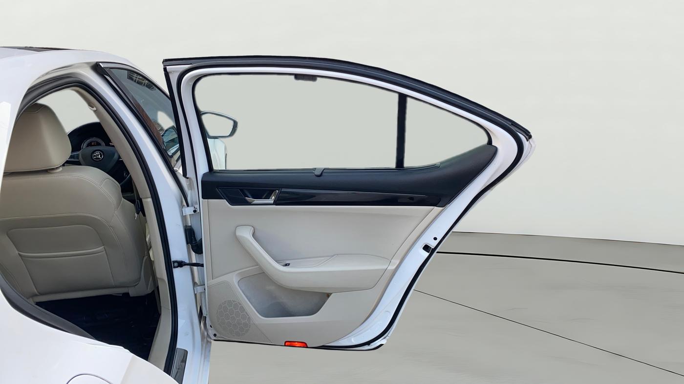 2018 Skoda Superb L&K 1.8 TSI AT, Petrol, Automatic, 82,371 km, RHS Rear Door