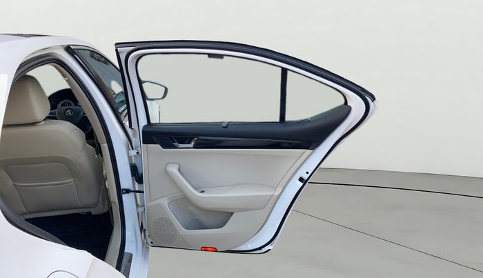 2018 Skoda Superb L&K 1.8 TSI AT, Petrol, Automatic, 82,308 km, RHS Rear Door