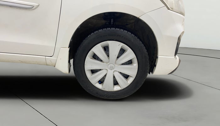 2018 Maruti Ertiga VXI, Petrol, Manual, 75,673 km, Right Front Wheel