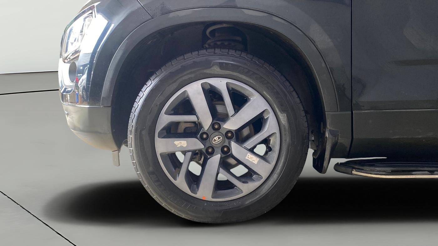 2022 Tata Safari XZ PLUS, Diesel, Manual, 92,472 km, Left Front Wheel