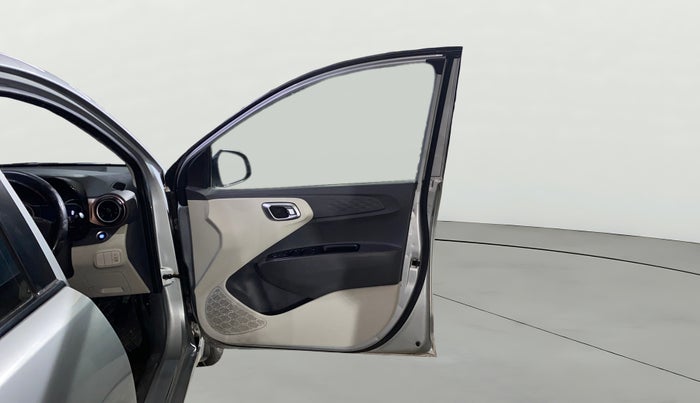 2020 Hyundai AURA SX 1.2, Petrol, Manual, 1,04,595 km, RHS Front Door