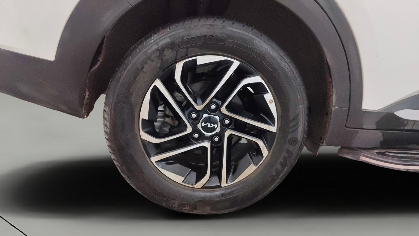 2022 KIA CARENS LUXURY PLUS 1.5 DIESEL AT 6 STR, Diesel, Automatic, 20,469 km, Right Rear Wheel