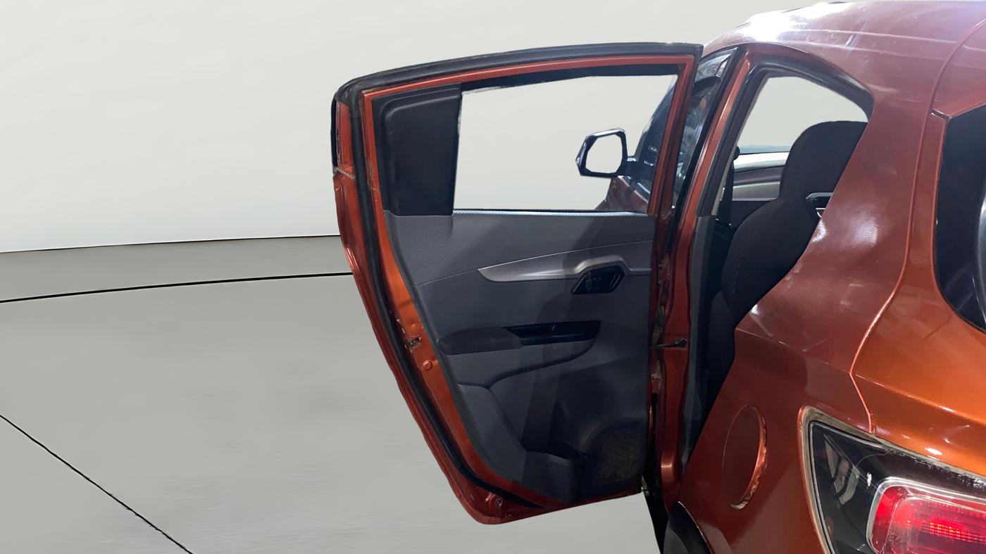 2017 Mahindra KUV 100 NXT K6+ D 6 STR, Diesel, Manual, 79,000 km, LHS Rear Door