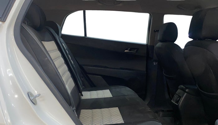 2016 Hyundai Creta SX PLUS 1.6 PETROL, Petrol, Manual, 79,599 km, Right Side Rear Door Cabin