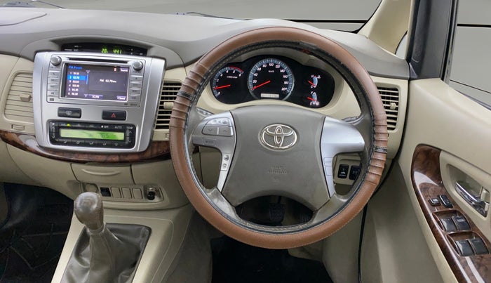2014 Toyota Innova 2.5 VX 8 STR, Diesel, Manual, 79,175 km, Steering Wheel Close Up