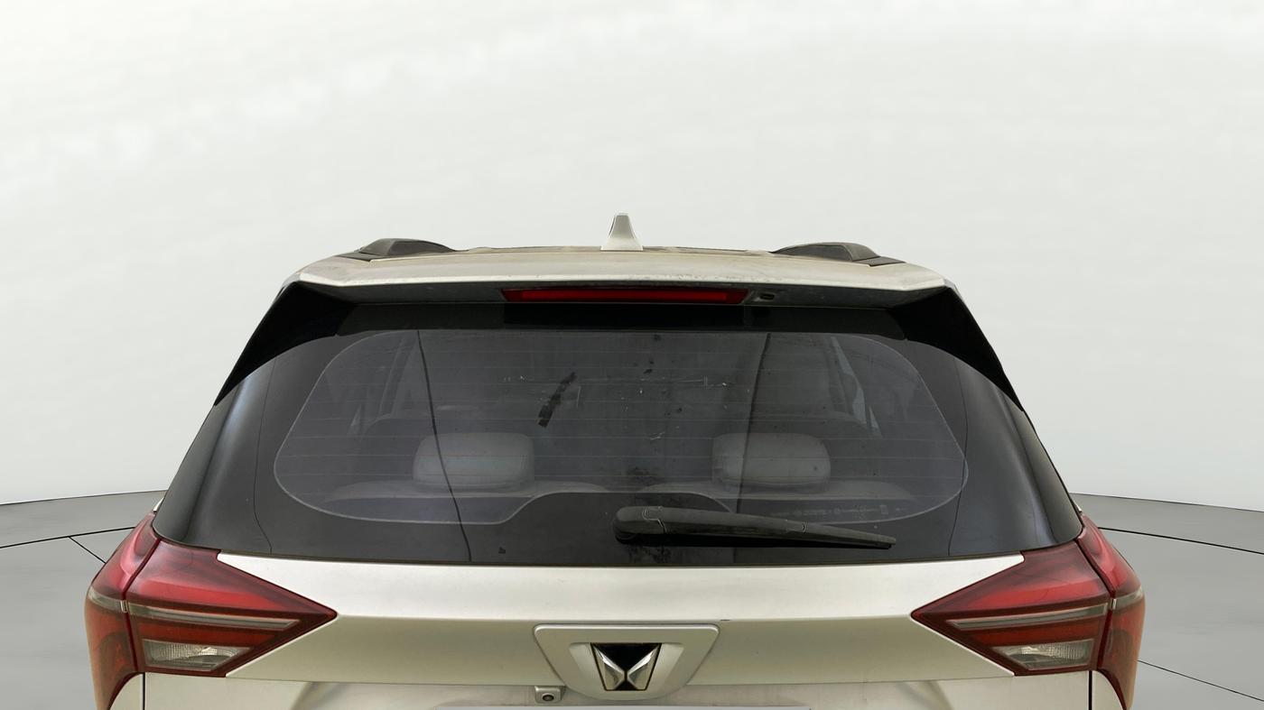 2022 Mahindra XUV700 AX 7 D MT 7 STR, Diesel, Manual, 1,42,388 km, Rear Windshield