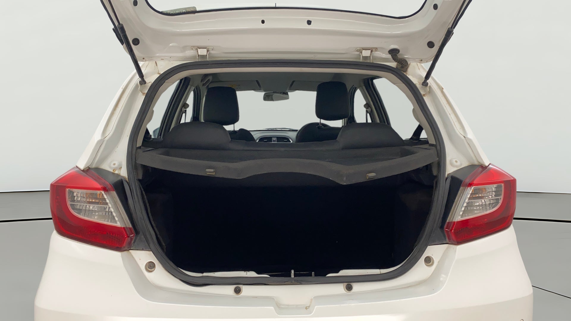 camera-Boot-Open-Zoomed-View