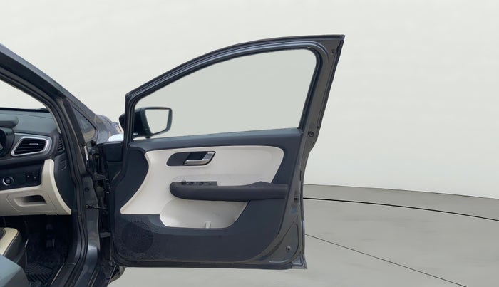 2022 Tata ALTROZ XZ PETROL, Petrol, Manual, 29,714 km, RHS Front Door