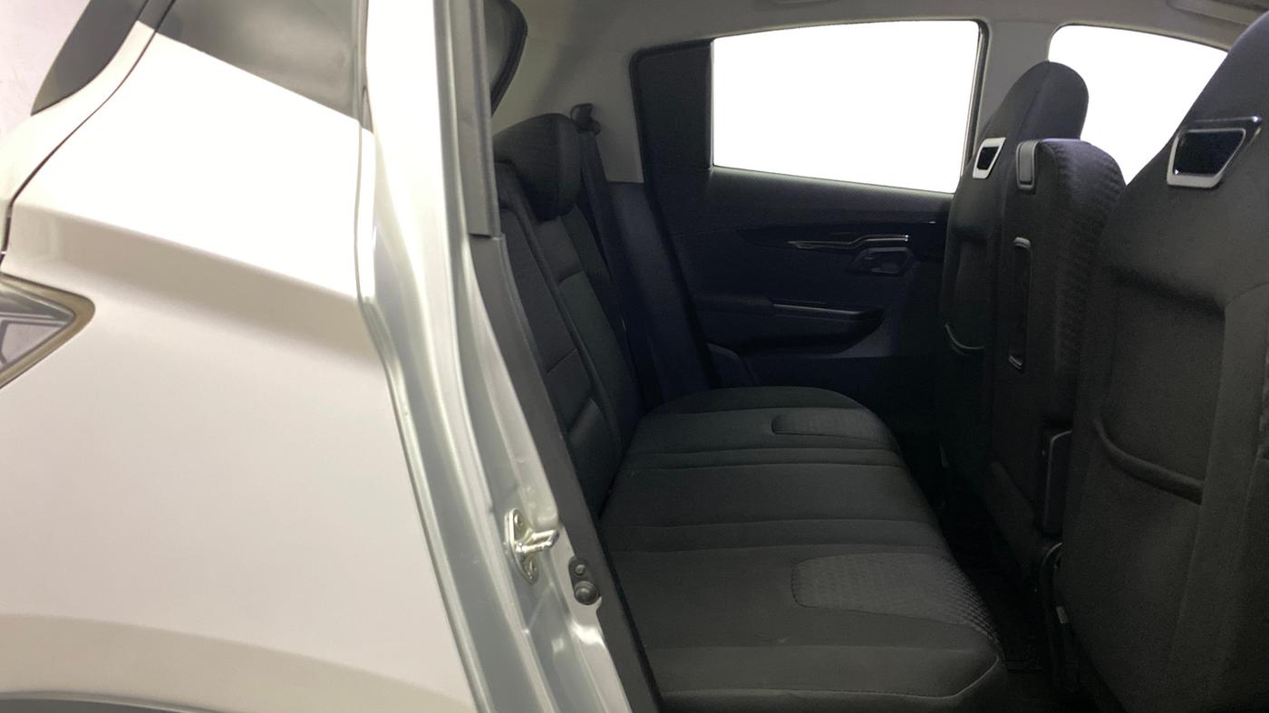 2018 Mahindra KUV 100 NXT K8 P 6 STR DUAL TONE, Petrol, Manual, 23,253 km, Right Side Rear Door Cabin