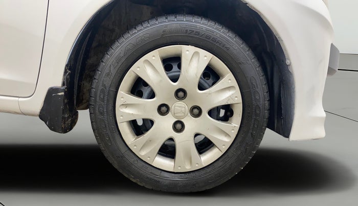 2013 Honda Brio S MT, Petrol, Manual, 72,099 km, Right Front Wheel