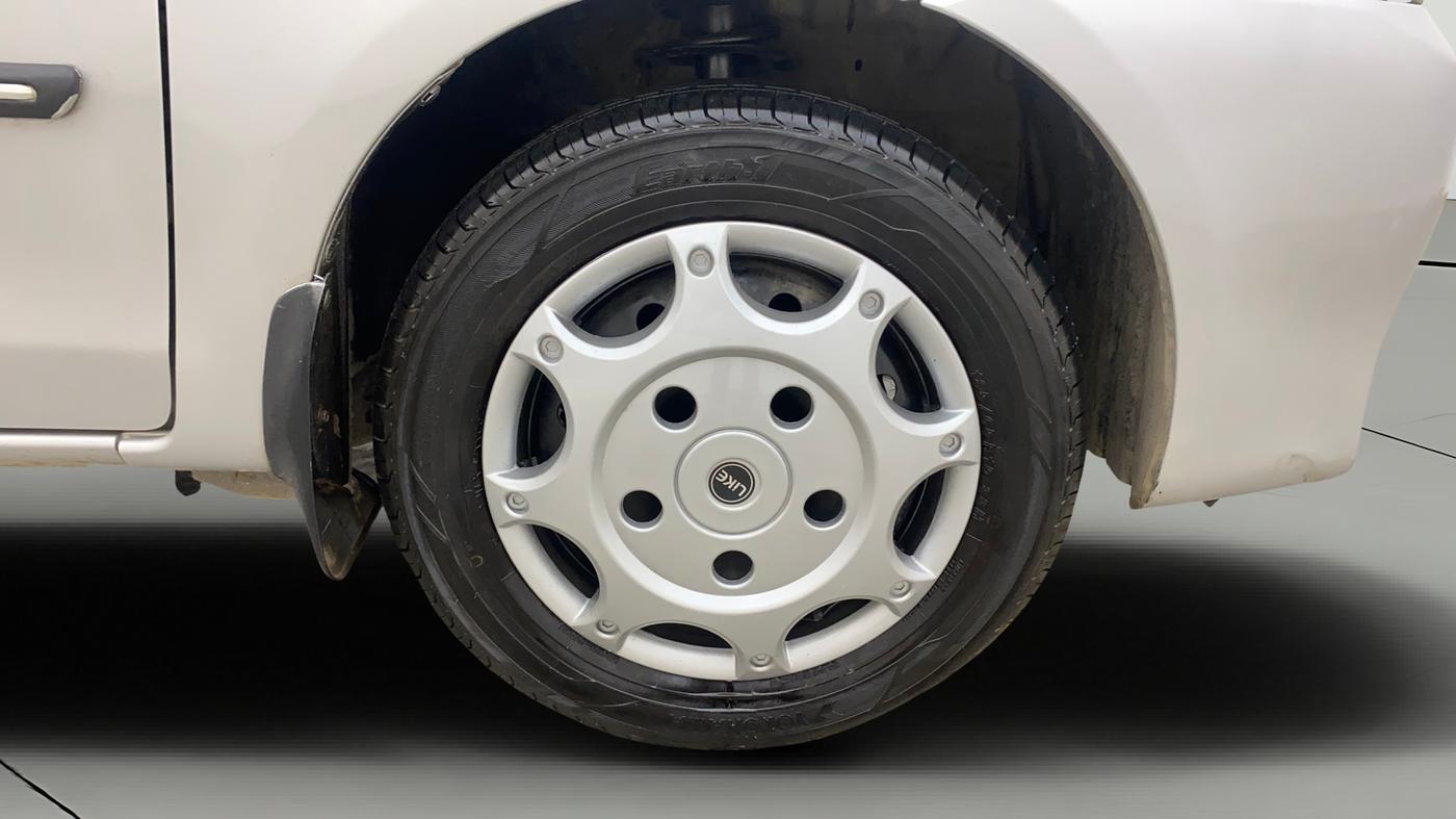 2013 Toyota Etios G, Petrol, Manual, 1,29,839 km, Right Front Wheel