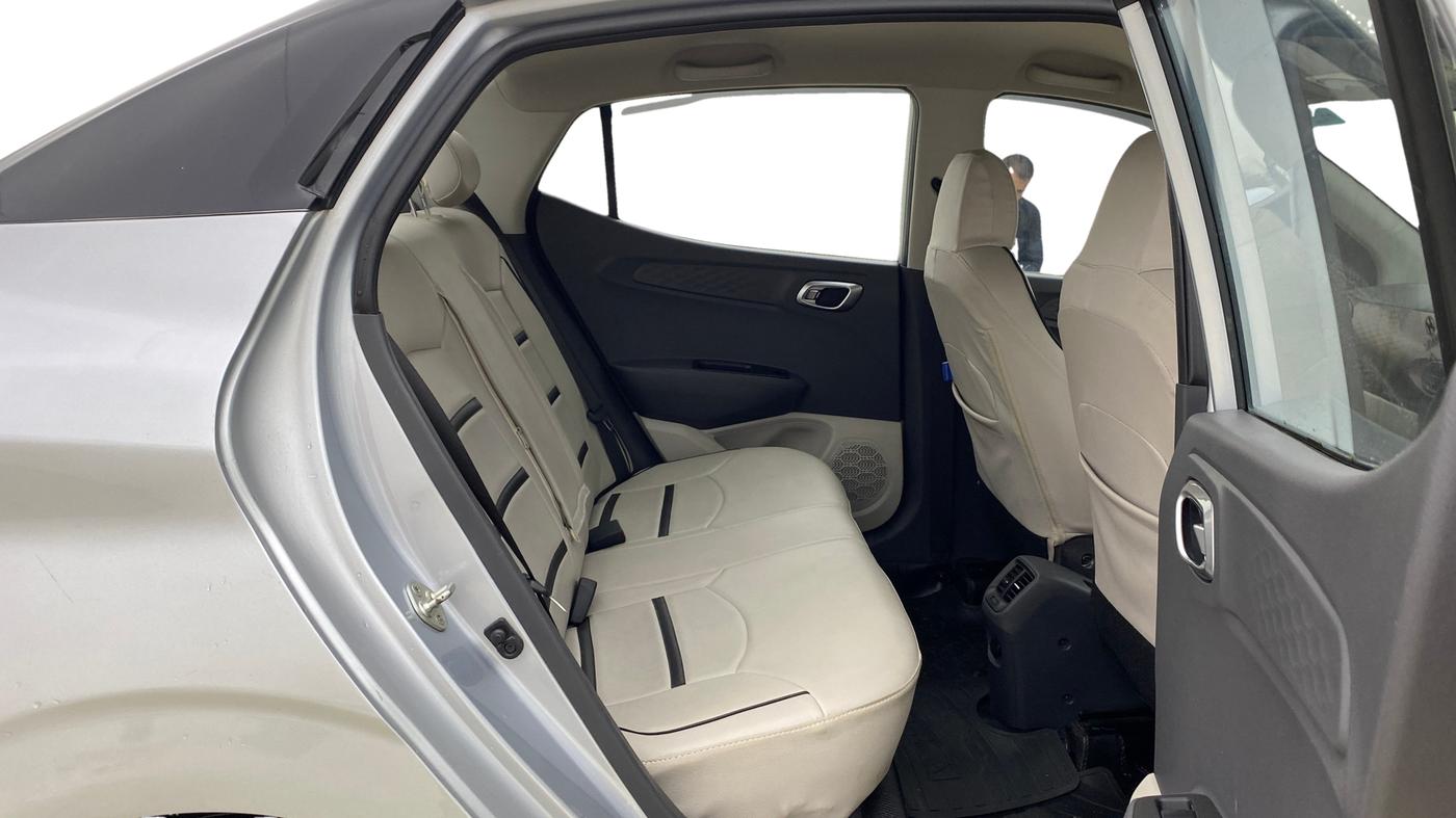 2022 Hyundai AURA SX PLUS 1.2 AMT, Petrol, Automatic, 29,897 km, Right Side Rear Door Cabin