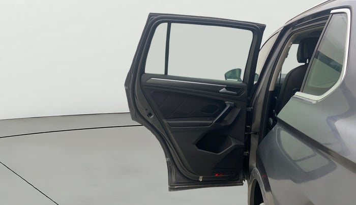 2019 Volkswagen TIGUAN HIGHLINE TDI AT, Diesel, Automatic, 53,191 km, LHS Rear Door