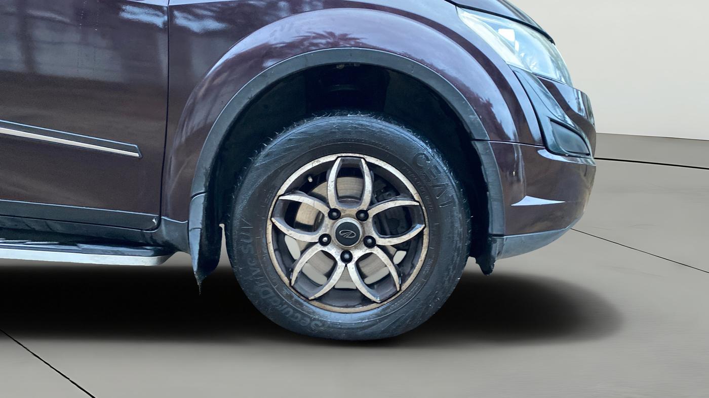 2016 Mahindra XUV500 W6, Diesel, Manual, 69,007 km, Right Front Wheel