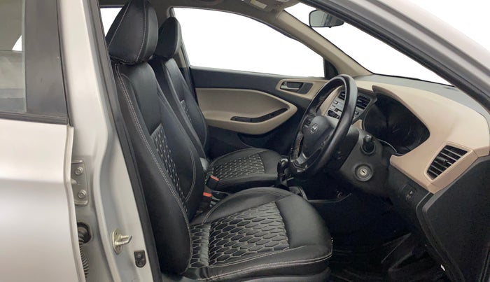 2017 Hyundai Elite i20 SPORTZ 1.2, Petrol, Manual, 67,356 km, Right Side Front Door Cabin