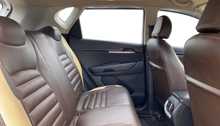 2022 KIA SONET HTK PLUS 1.2, Petrol, Manual, 25,583 km, Right Side Rear Door Cabin