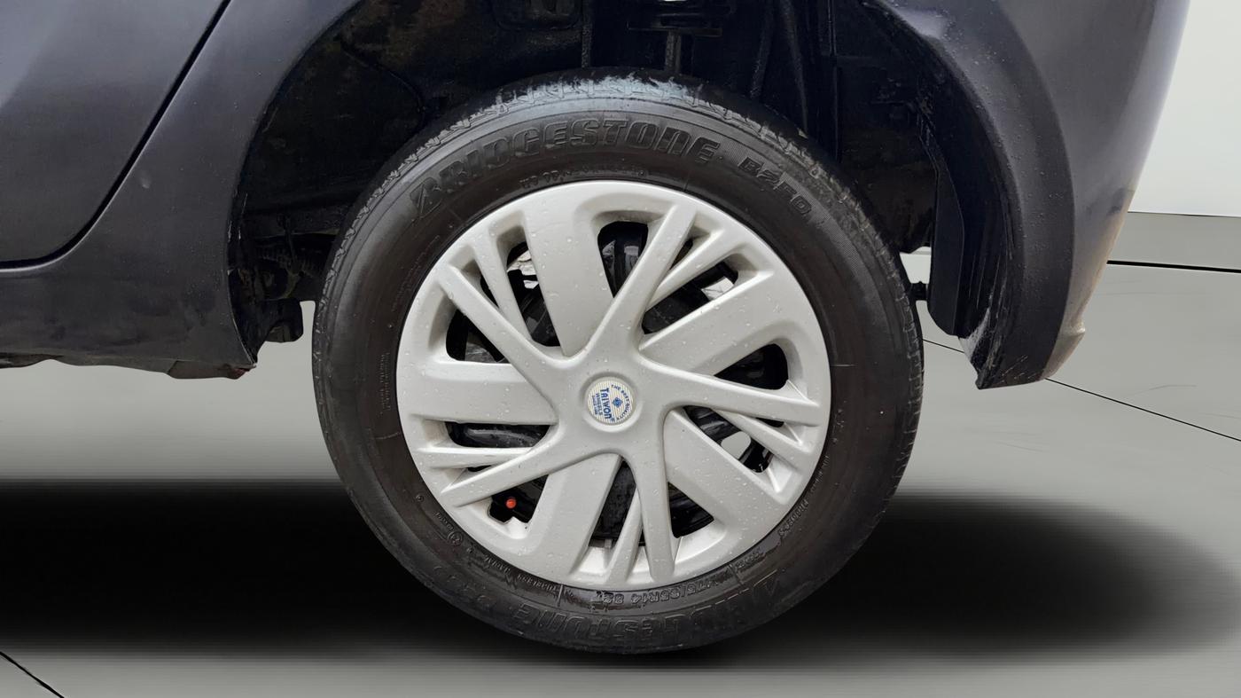2022 Tata Tiago XZ PLUS CNG, CNG, Manual, 80,793 km, Left Rear Wheel