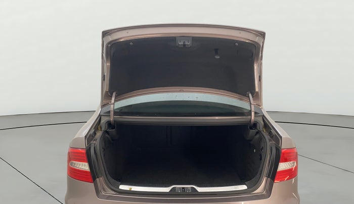 2014 Skoda Superb ELEGANCE 1.8 TSI AT, Petrol, Automatic, 74,204 km, Boot Door Open