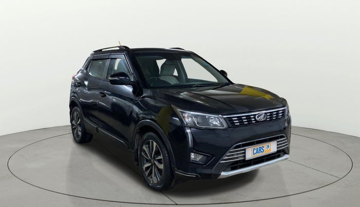2021 Mahindra XUV300 W8 (O) 1.5 DIESEL, Diesel, Manual, 75,937 km, Right Front Diagonal