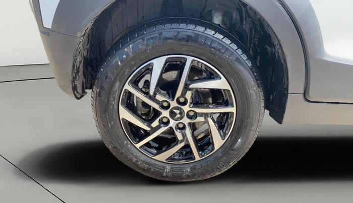 2024 Mahindra XUV 3XO AX5 1.2 L TCMPFI AT, Petrol, Automatic, 41,138 km, Right Rear Wheel