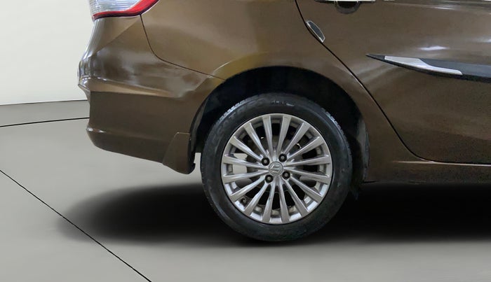 2017 Maruti Ciaz ALPHA DIESEL 1.3, Diesel, Manual, 1,39,590 km, Right Rear Wheel