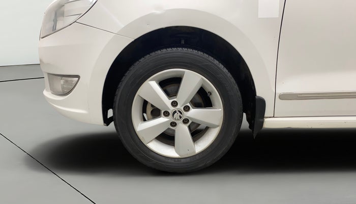 2016 Skoda Rapid AMBITION 1.6 MPI MT, Petrol, Manual, 66,557 km, Left Front Wheel